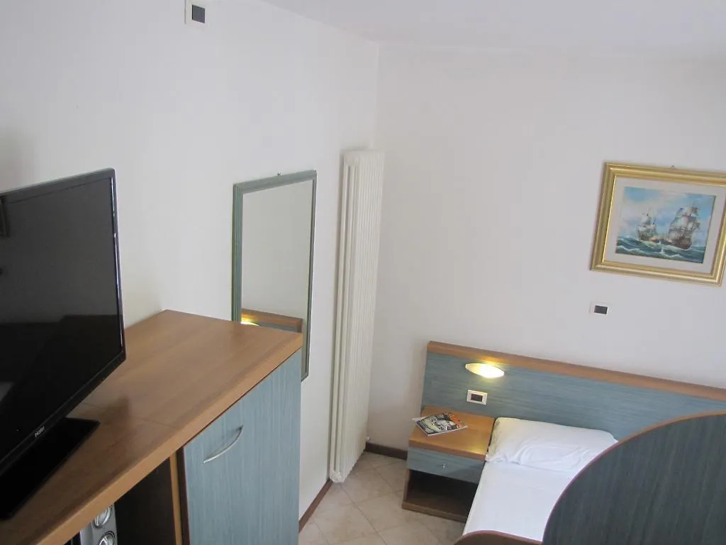 Residence Villa Margherita Brenzone sul Garda 3*,